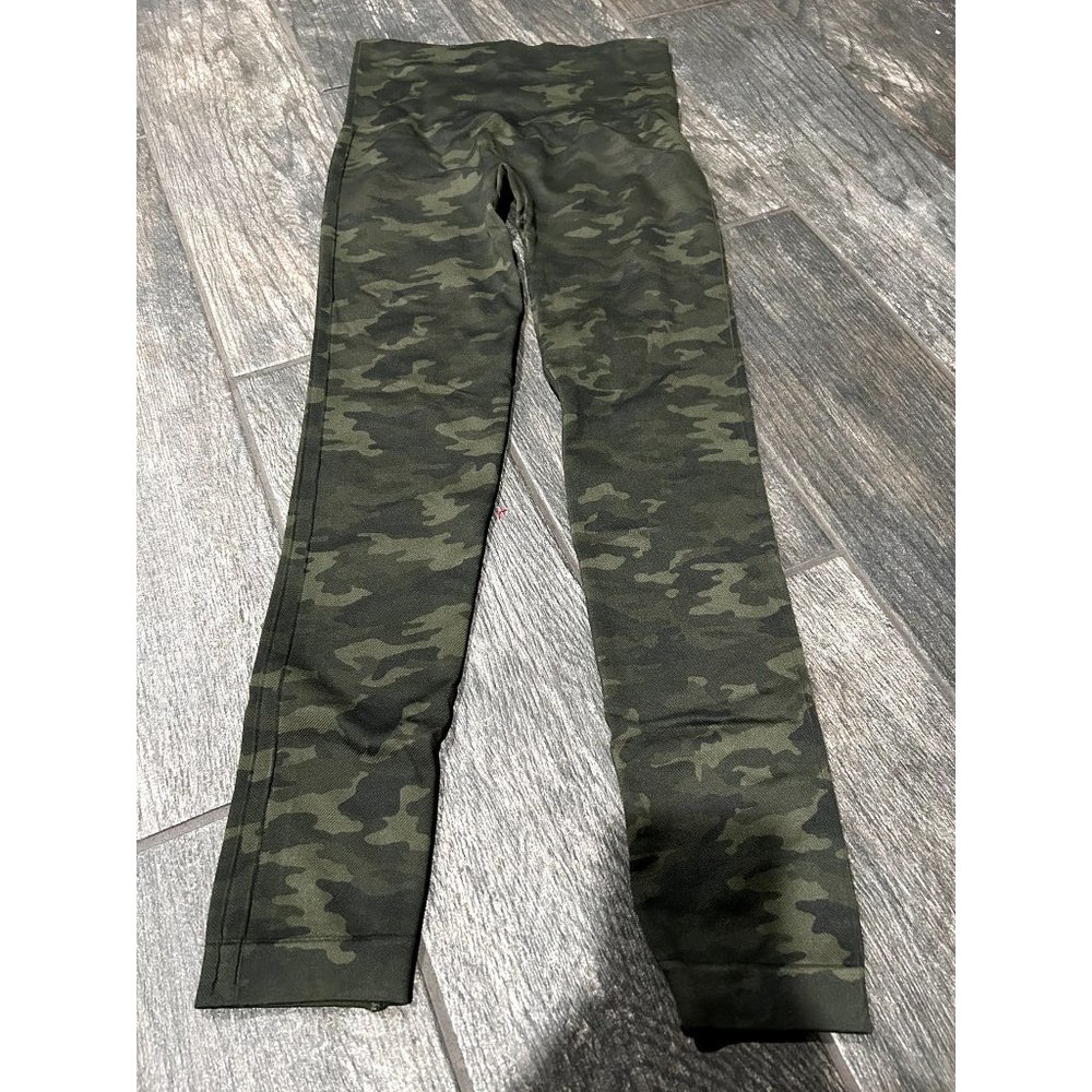 GENTLY USED SPANX CAMO LEGGINGS